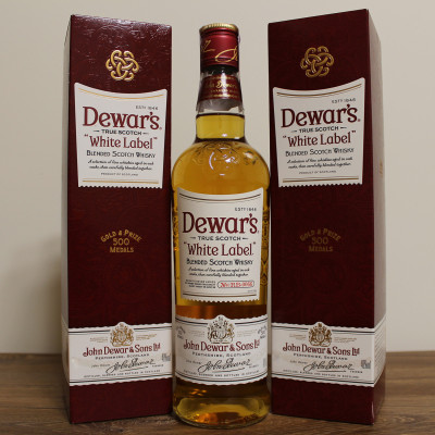 Виски Dewar's White Label от 3 лет выдержки 1 л 40% в подарочной упаковке, 5000277001255, John Dewar & Sons