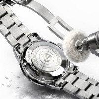 Полірування задньої кришки годинників