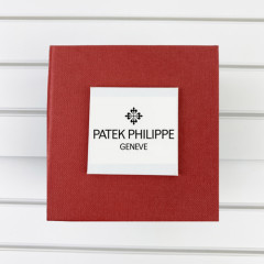 Коробочка с логотипом Patek Philippe Red